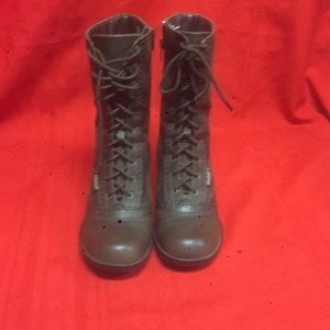 Ladies brown mudd lace-up boots 8 1/2M